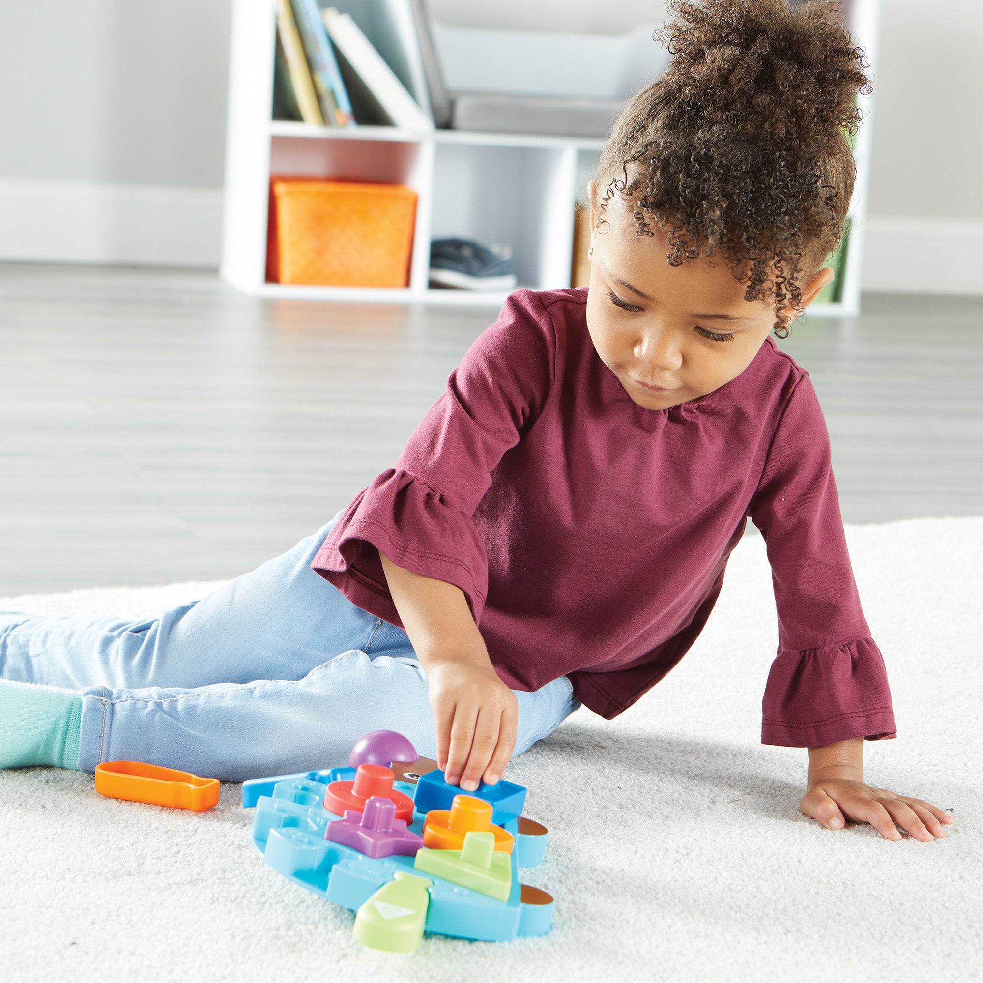 Learning Resources Spike the Fine Motor Hedgehog - Shape Sorter and Puzzle - Image 4